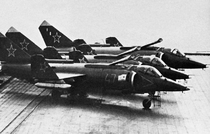 Иллюстрация к книге — Неизвестный Яковлев. "Железный" авиаконструктор [neizyak_1672_img_262.jpg]