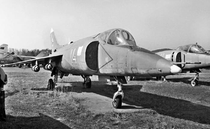 Иллюстрация к книге — Неизвестный Яковлев. "Железный" авиаконструктор [neizyak_1672_img_265.jpg]