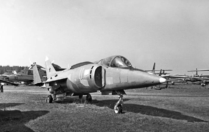 Иллюстрация к книге — Неизвестный Яковлев. "Железный" авиаконструктор [neizyak_1672_img_266.jpg]