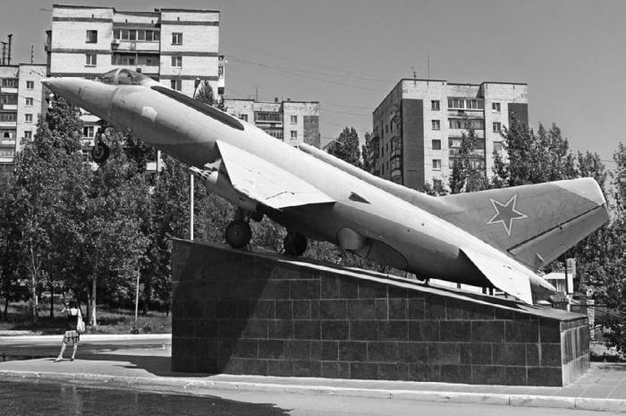 Иллюстрация к книге — Неизвестный Яковлев. "Железный" авиаконструктор [neizyak_1672_img_268.jpg]