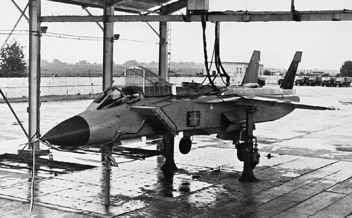 Иллюстрация к книге — Неизвестный Яковлев. "Железный" авиаконструктор [neizyak_1672_img_272.jpg]