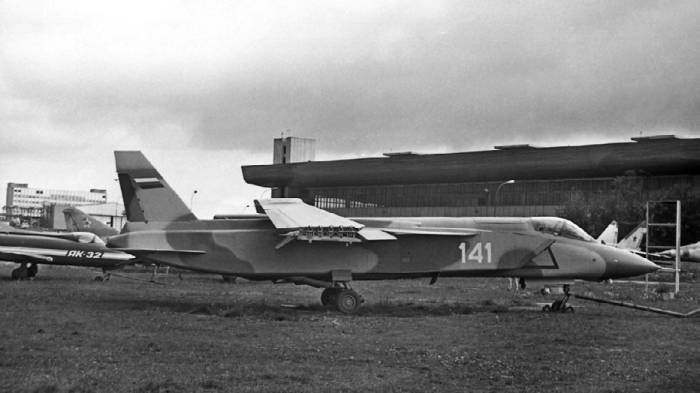 Иллюстрация к книге — Неизвестный Яковлев. "Железный" авиаконструктор [neizyak_1672_img_275.jpg]