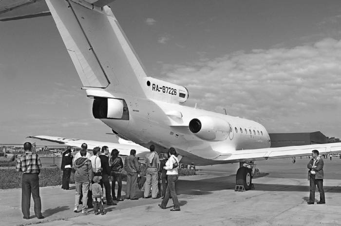 Иллюстрация к книге — Неизвестный Яковлев. "Железный" авиаконструктор [neizyak_1672_img_278.jpg]