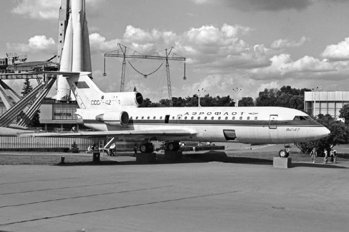 Иллюстрация к книге — Неизвестный Яковлев. "Железный" авиаконструктор [neizyak_1672_img_283.jpg]