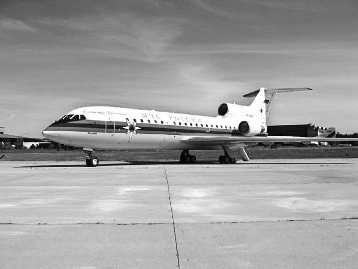 Иллюстрация к книге — Неизвестный Яковлев. "Железный" авиаконструктор [neizyak_1672_img_286.jpg]