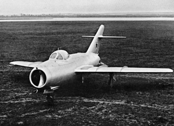 Иллюстрация к книге — Неизвестный "МиГ". Гордость советского авиапрома [i_037.jpg]