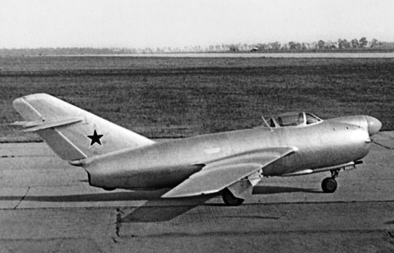 Иллюстрация к книге — Неизвестный "МиГ". Гордость советского авиапрома [i_042.jpg]