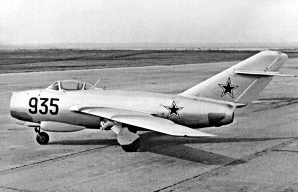 Иллюстрация к книге — Неизвестный "МиГ". Гордость советского авиапрома [i_045.jpg]