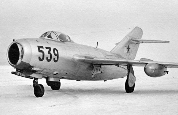 Иллюстрация к книге — Неизвестный "МиГ". Гордость советского авиапрома [i_051.jpg]