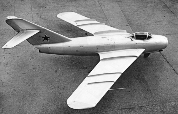 Иллюстрация к книге — Неизвестный "МиГ". Гордость советского авиапрома [i_058.jpg]