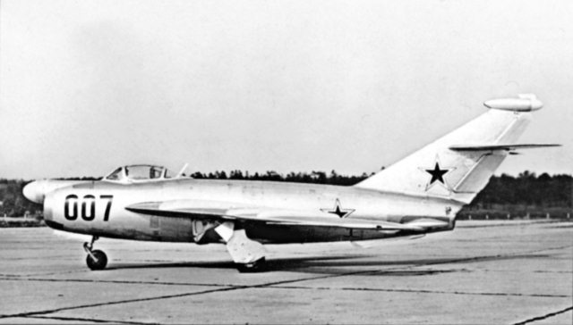 Иллюстрация к книге — Неизвестный "МиГ". Гордость советского авиапрома [i_072.jpg]