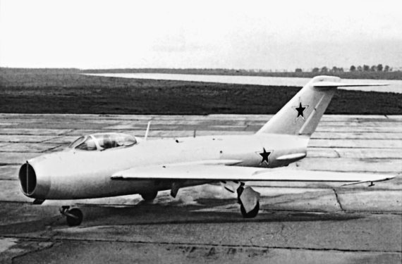 Иллюстрация к книге — Неизвестный "МиГ". Гордость советского авиапрома [i_076.jpg]