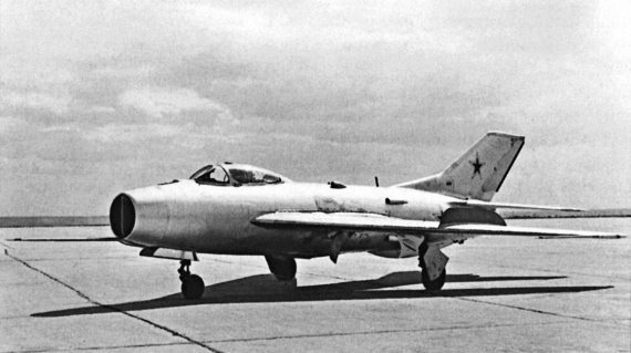 Иллюстрация к книге — Неизвестный "МиГ". Гордость советского авиапрома [i_079.jpg]