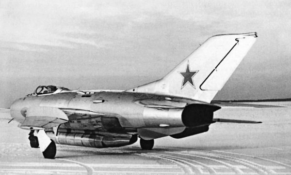 Иллюстрация к книге — Неизвестный "МиГ". Гордость советского авиапрома [i_084.jpg]