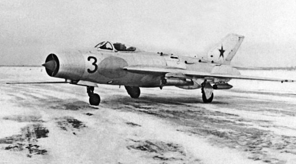 Иллюстрация к книге — Неизвестный "МиГ". Гордость советского авиапрома [i_086.jpg]