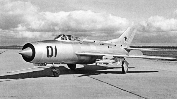 Иллюстрация к книге — Неизвестный "МиГ". Гордость советского авиапрома [i_087.jpg]