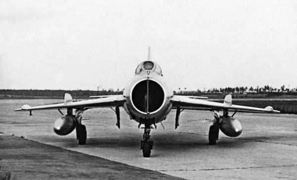 Иллюстрация к книге — Неизвестный "МиГ". Гордость советского авиапрома [i_089.jpg]