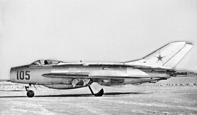 Иллюстрация к книге — Неизвестный "МиГ". Гордость советского авиапрома [i_092.jpg]