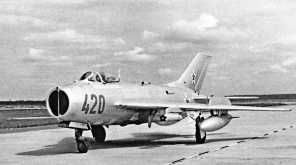 Иллюстрация к книге — Неизвестный "МиГ". Гордость советского авиапрома [i_093.jpg]