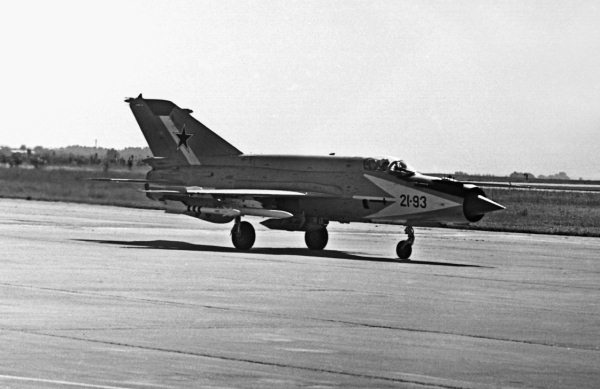 Иллюстрация к книге — Неизвестный "МиГ". Гордость советского авиапрома [i_120.jpg]