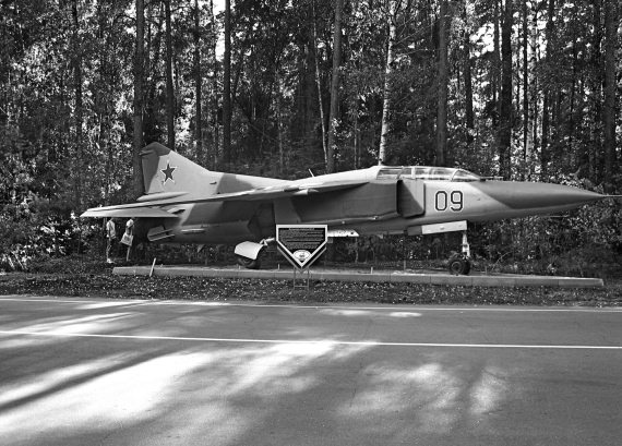 Иллюстрация к книге — Неизвестный "МиГ". Гордость советского авиапрома [i_127.jpg]