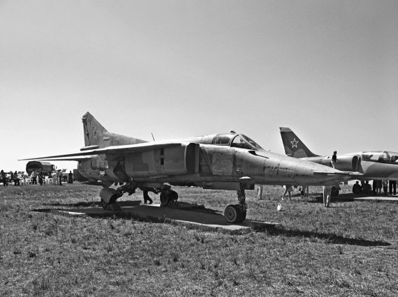 Иллюстрация к книге — Неизвестный "МиГ". Гордость советского авиапрома [i_135.jpg]