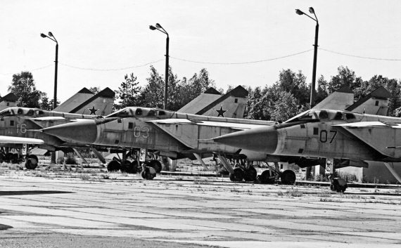 Иллюстрация к книге — Неизвестный "МиГ". Гордость советского авиапрома [i_163.jpg]