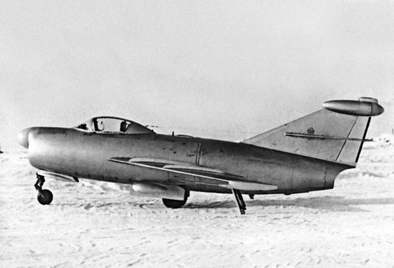 Иллюстрация к книге — Неизвестный "МиГ". Гордость советского авиапрома [i_164.jpg]