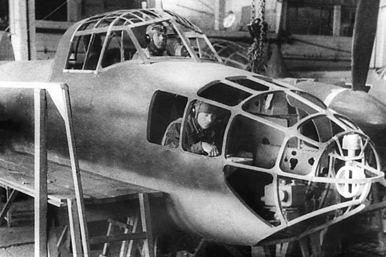 Иллюстрация к книге — Мясищев. Неудобный гений. Забытые победы советской авиации [i_025.jpg]