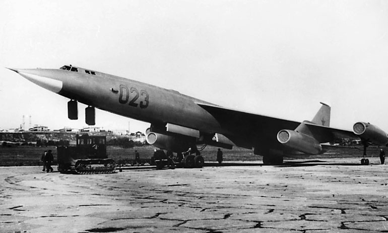 Иллюстрация к книге — Мясищев. Неудобный гений. Забытые победы советской авиации [i_079.jpg]