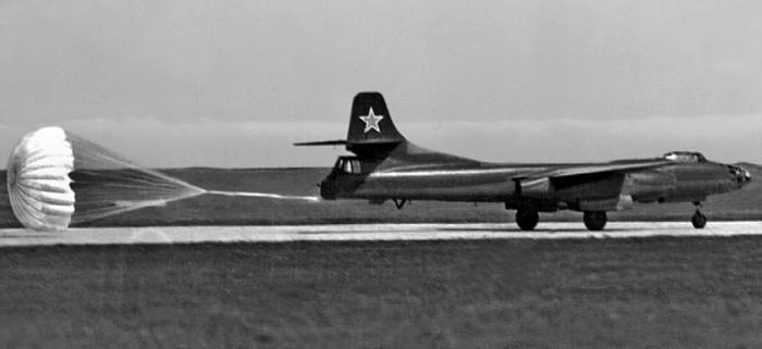 Иллюстрация к книге — Боевые самолеты Туполева [bsamtyp1_img_114.jpg]