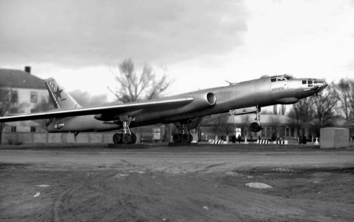 Иллюстрация к книге — Боевые самолеты Туполева [bsamtyp1_img_133.jpg]