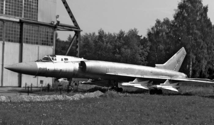 Иллюстрация к книге — Боевые самолеты Туполева [bsamtyp1_img_149.jpg]