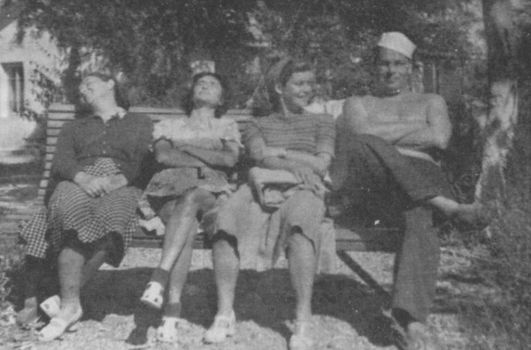 Иллюстрация к книге — Я видела детство и юность XX века [i_036.jpg]