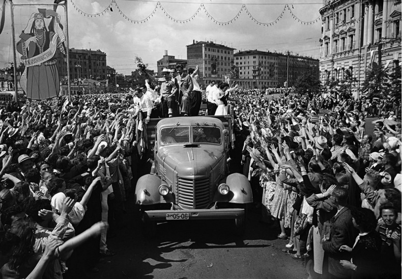 Иллюстрация к книге — Художник Оскар Рабин. Запечатленная судьба [b00000149.png.jpg]