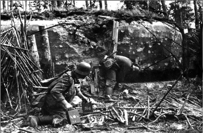 Иллюстрация к книге — Все укрепрайоны и оборонительные линии Второй Мировой [i_073.jpg]