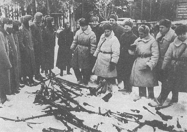 Иллюстрация к книге — Кровавый плацдарм. 49-я армия в прорыве под Тарусой и боях на реке Угре. 1941-1942 [i_001.jpg]