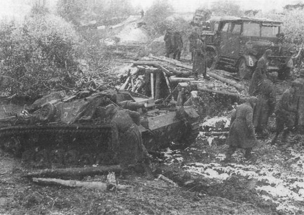 Иллюстрация к книге — Кровавый плацдарм. 49-я армия в прорыве под Тарусой и боях на реке Угре. 1941-1942 [i_005.jpg]