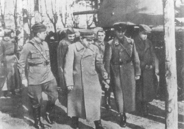 Иллюстрация к книге — Кровавый плацдарм. 49-я армия в прорыве под Тарусой и боях на реке Угре. 1941-1942 [i_018.jpg]