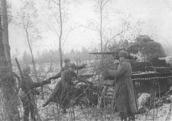 Иллюстрация к книге — Кровавый плацдарм. 49-я армия в прорыве под Тарусой и боях на реке Угре. 1941-1942 [i_019.jpg]