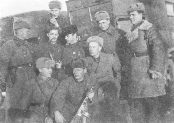 Иллюстрация к книге — Кровавый плацдарм. 49-я армия в прорыве под Тарусой и боях на реке Угре. 1941-1942 [i_024.jpg]