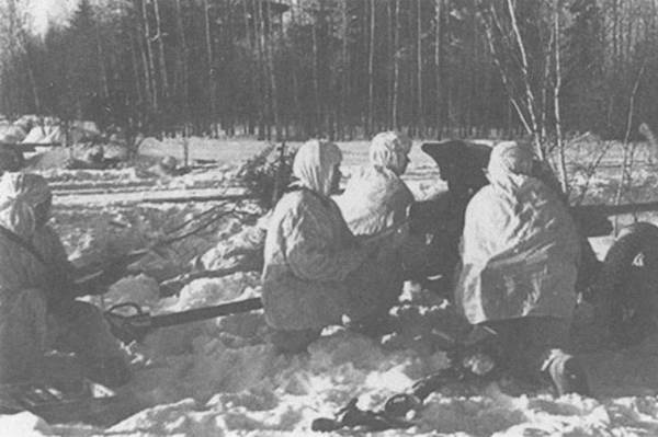 Иллюстрация к книге — Кровавый плацдарм. 49-я армия в прорыве под Тарусой и боях на реке Угре. 1941-1942 [i_034.jpg]