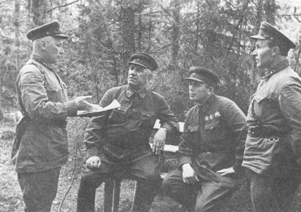 Иллюстрация к книге — Кровавый плацдарм. 49-я армия в прорыве под Тарусой и боях на реке Угре. 1941-1942 [i_048.jpg]