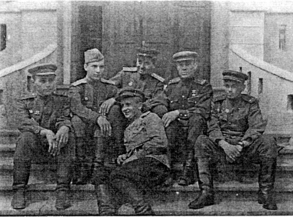 Иллюстрация к книге — 891 день в пехоте [i_002.jpg]