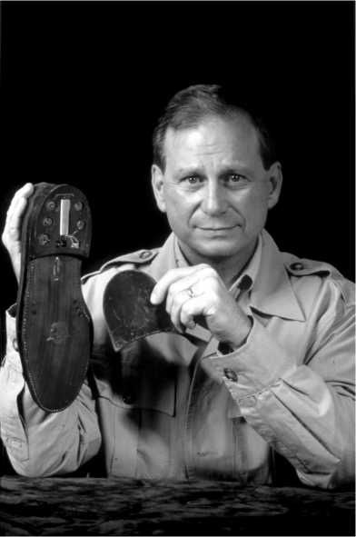 Иллюстрация к книге — Шпионский арсенал. История оперативной техники спецслужб [image117.jpg]