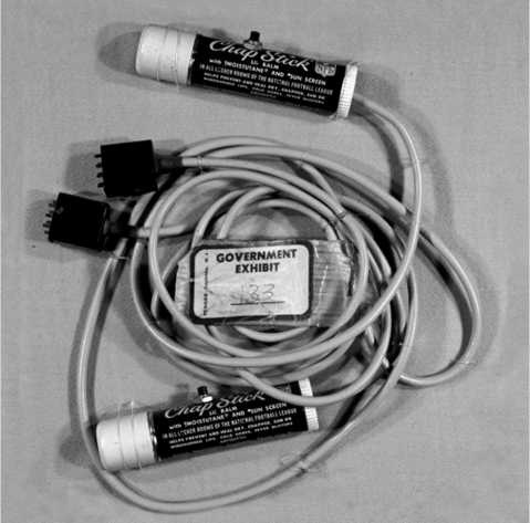 Иллюстрация к книге — Шпионский арсенал. История оперативной техники спецслужб [image149.jpg]