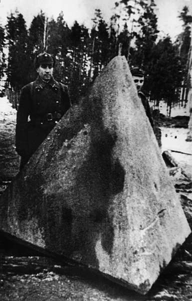 Иллюстрация к книге — Зимняя война: «Ломят танки широкие просеки» [block_001320_page_021_image_0001.jpg]