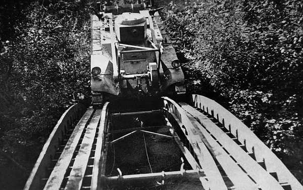 Иллюстрация к книге — Зимняя война: «Ломят танки широкие просеки» [block_001320_page_044_image_0001.jpg]