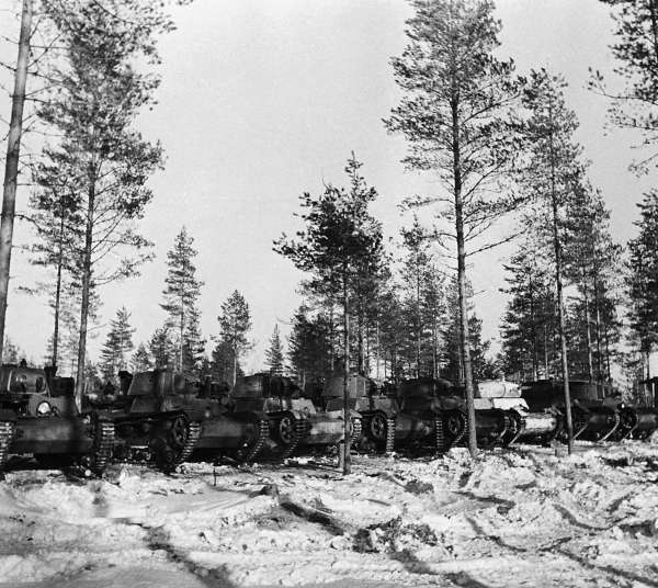 Иллюстрация к книге — Зимняя война: «Ломят танки широкие просеки» [block_001320_page_050_image_0001.jpg]