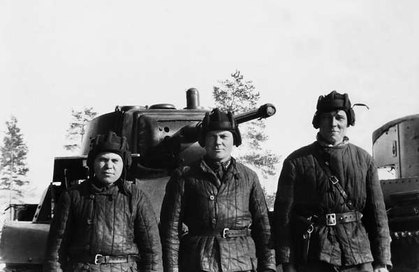 Иллюстрация к книге — Зимняя война: «Ломят танки широкие просеки» [block_001320_page_077_image_0001.jpg]